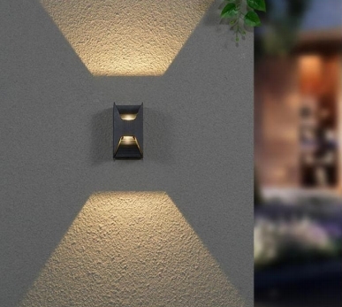 Outdoor wall lamp
