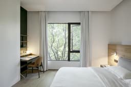 Sleek and Contemporary Penthouse Design in the USA thumbnail 8